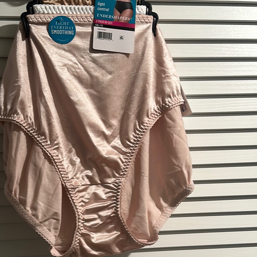 Vanity Fair Radiant Collection Light Control Undershapers (3) Pack Hi-Cut.